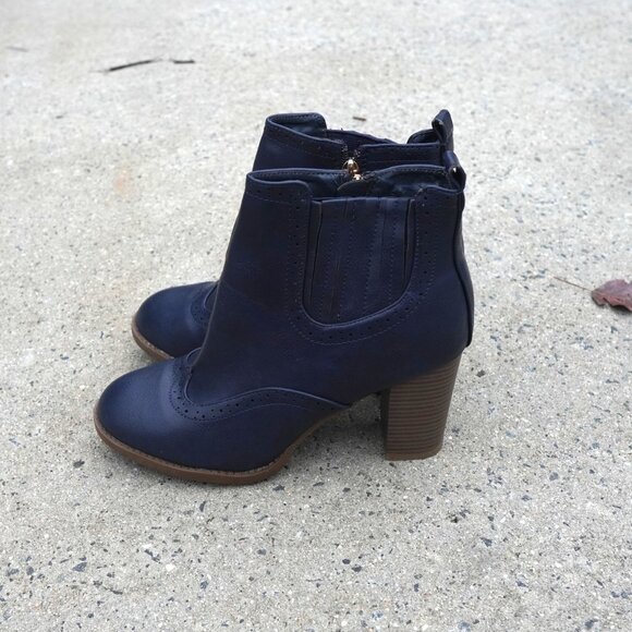 NWT Bell Marie Navy Faux Fur Lined Block Heel Boots 10 - Picture 3 of 8